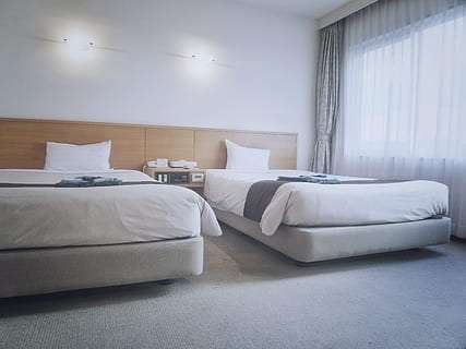 twin beds