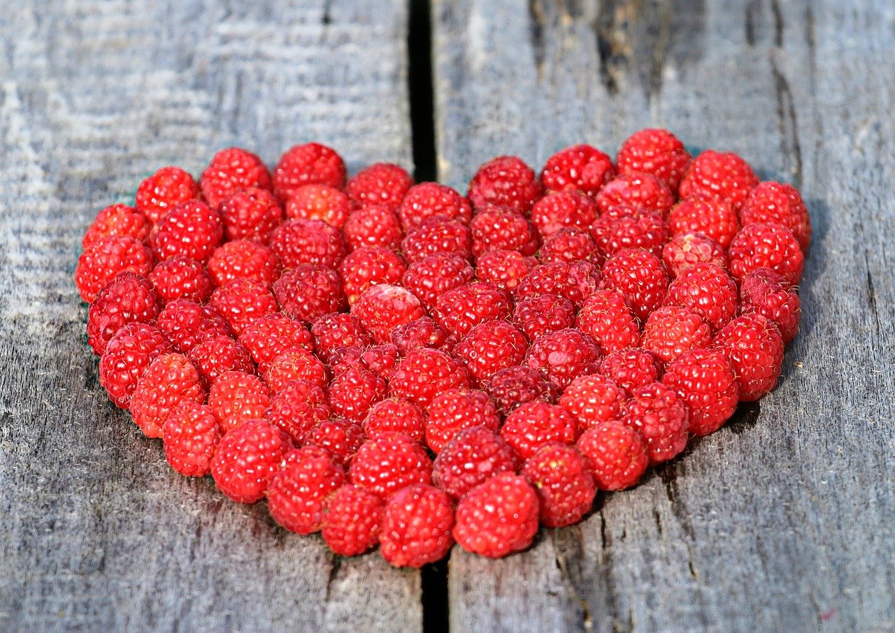 raspberry, heart, fruit-1503998.jpg